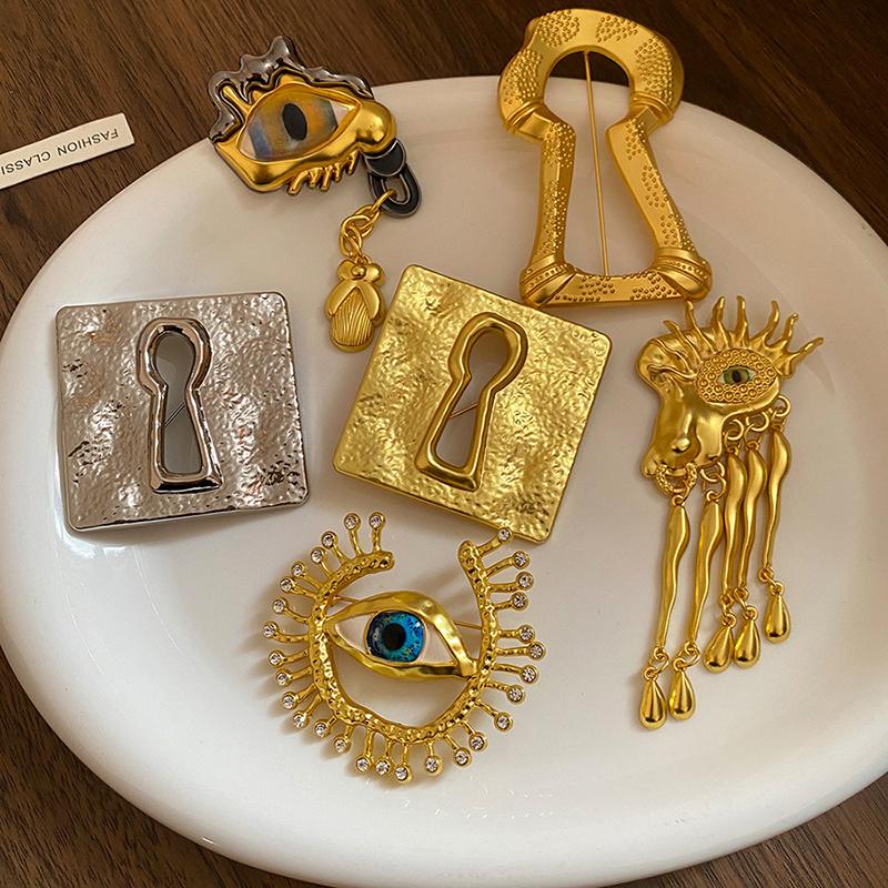 Broche Vintage à Pompon Motif  - Collectible Vintage Costume Jewelry avis et prix